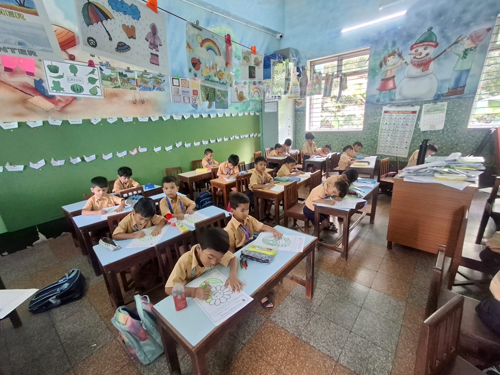 COLOURING COMPETITION JR.KG